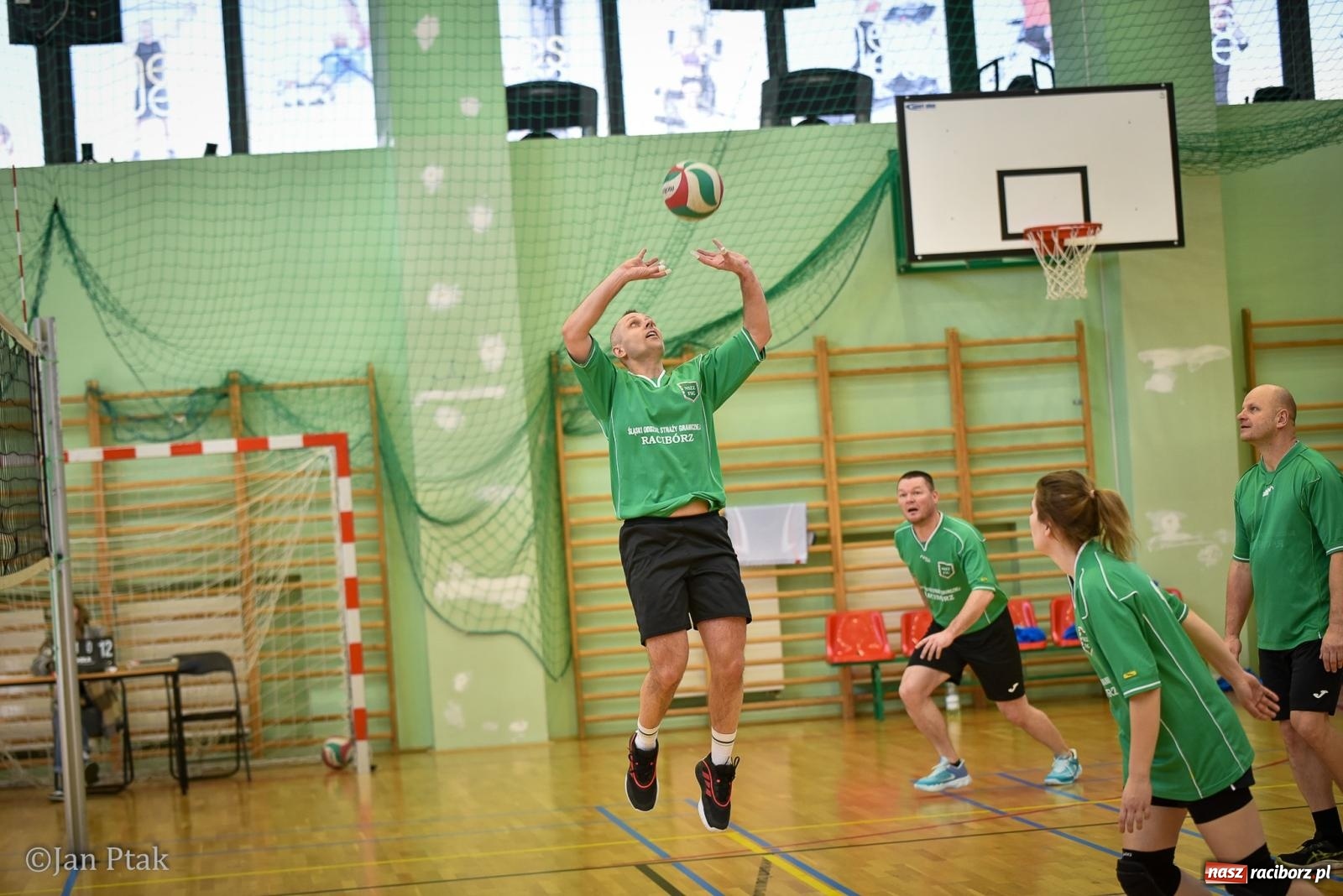 Zdjęcie w galerii na portalu naszraciborz.pl: Tokai Cobex najlepszy w XIII Turnieju Siatkarskim Zakładów Pracy i Służb Mundurowych w Raciborzu wiadomości z regionu