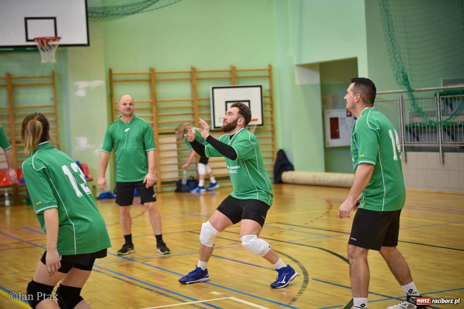 Zdjęcie w galerii na portalu naszraciborz.pl: Tokai Cobex najlepszy w XIII Turnieju Siatkarskim Zakładów Pracy i Służb Mundurowych w Raciborzu wiadomości z regionu