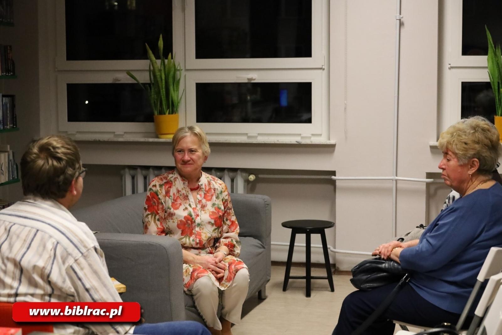 Zdjęcie w galerii na portalu naszraciborz.pl: Dzień Kobiet z Książką - spotkanie autorskie z Danutą Chlupową wiadomości z regionu