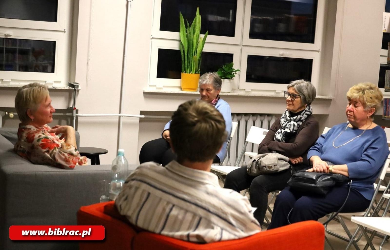 Zdjęcie w galerii na portalu naszraciborz.pl: Dzień Kobiet z Książką - spotkanie autorskie z Danutą Chlupową wiadomości z regionu