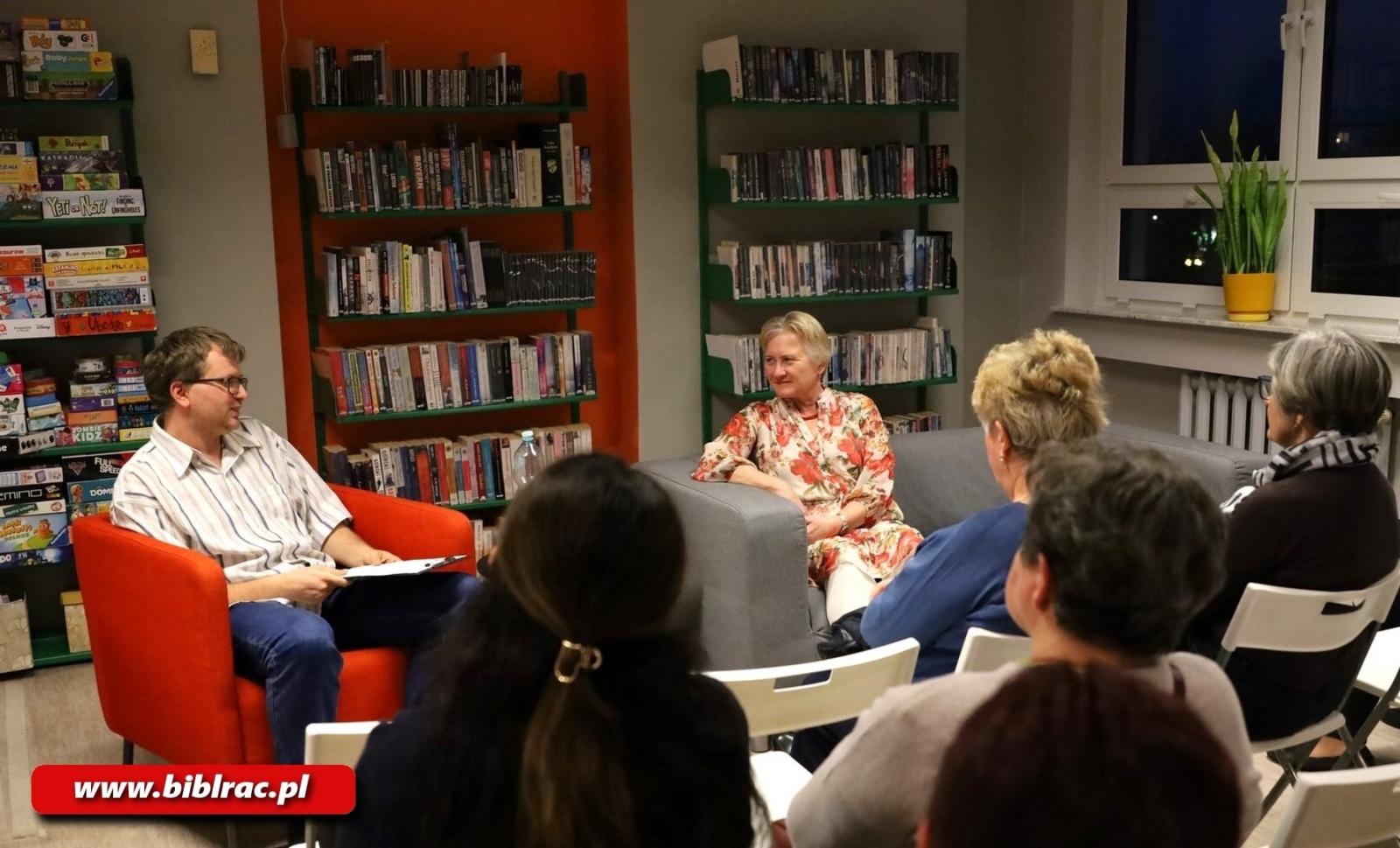 Zdjęcie w galerii na portalu naszraciborz.pl: Dzień Kobiet z Książką - spotkanie autorskie z Danutą Chlupową wiadomości z regionu
