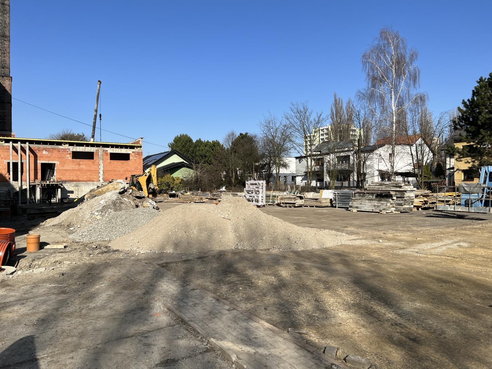 Zdjęcie w galerii na portalu naszraciborz.pl: Trwa budowa bazy sportowej dla II LO w Raciborzu wiadomości z regionu