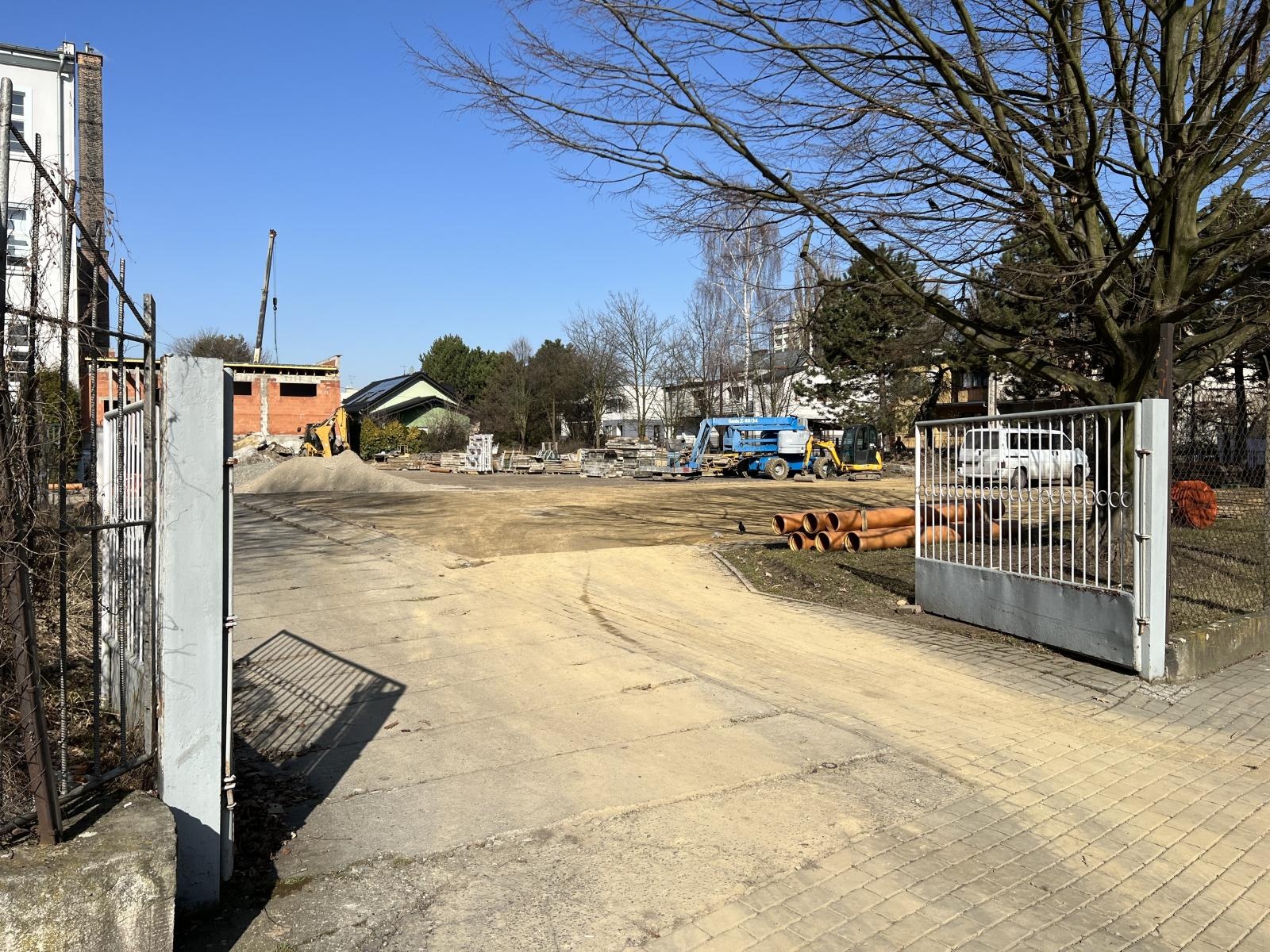 Zdjęcie w galerii na portalu naszraciborz.pl: Trwa budowa bazy sportowej dla II LO w Raciborzu wiadomości z regionu