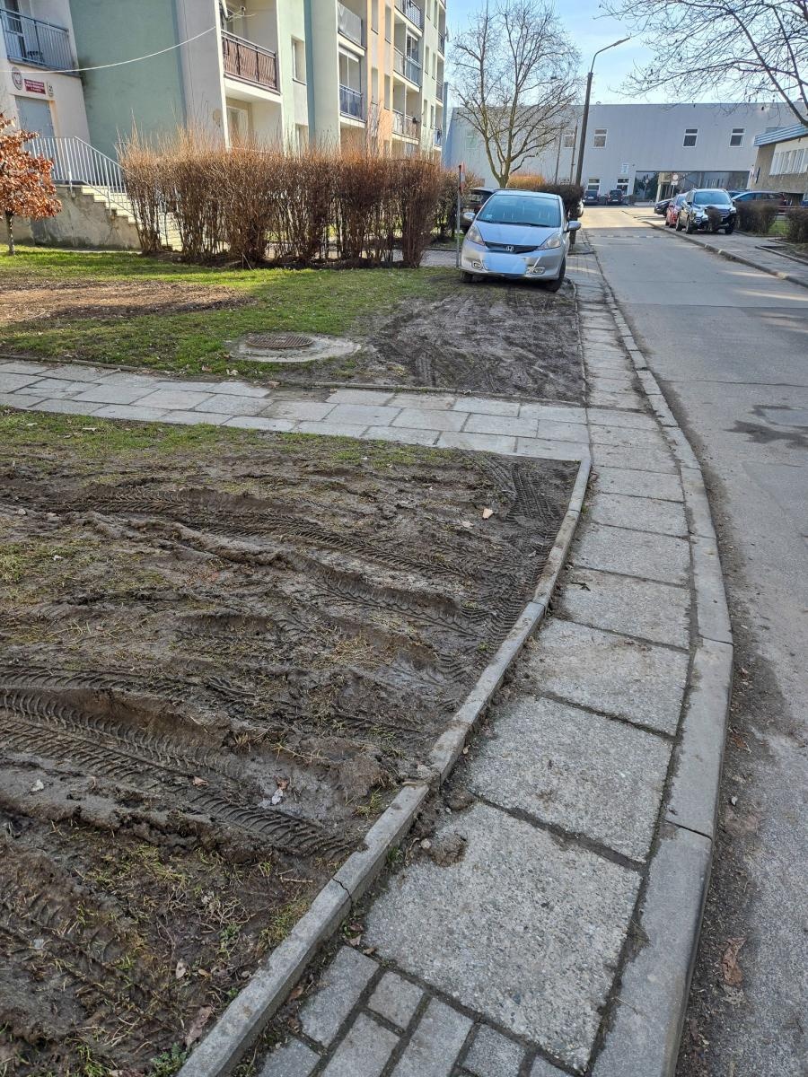 Zdjęcie w galerii na portalu naszraciborz.pl: List do redakcji: przepisy nagminnie łamane, trawniki i chodniki niszczone - czytelnik pokazuje jak parkują w Raciborzu [FOTO] wiadomości z regionu