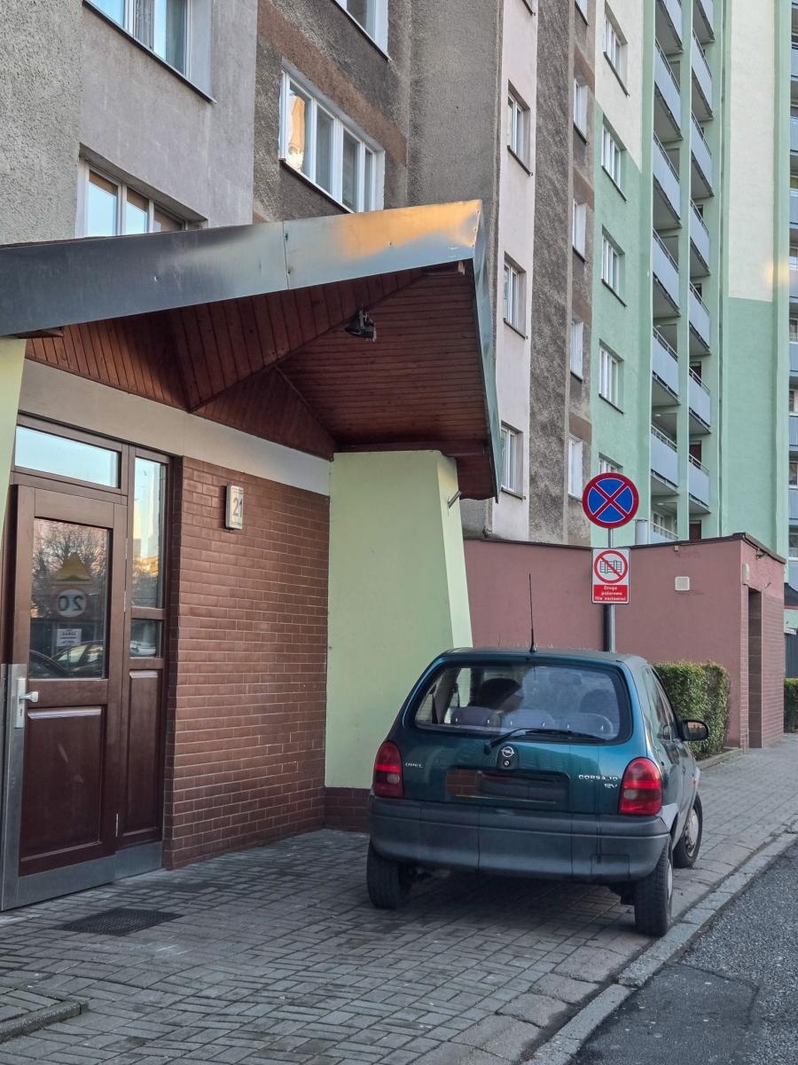 Zdjęcie w galerii na portalu naszraciborz.pl: List do redakcji: przepisy nagminnie łamane, trawniki i chodniki niszczone - czytelnik pokazuje jak parkują w Raciborzu [FOTO] wiadomości z regionu
