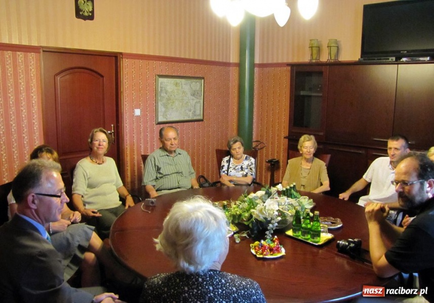 Zdjęcie w galerii na portalu naszraciborz.pl: Niemcy przepytali dziś prezydenta wiadomości z regionu