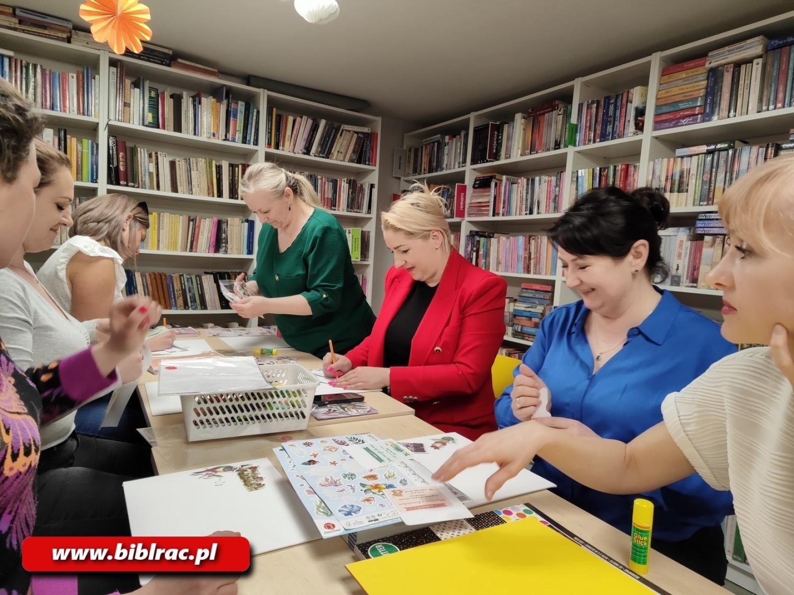 Zdjęcie w galerii na portalu naszraciborz.pl: Mapa Marzeń – kobiecy wieczór w Bibliotece w Brzeziu wiadomości z regionu