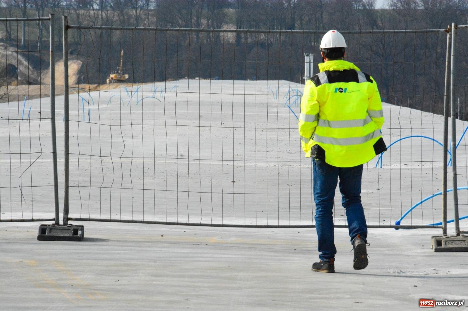 Zdjęcie w galerii na portalu naszraciborz.pl: Most, który udźwignie kolumnę Abramsów: Finał nasuwania segmentów na moście Grzegorzowice-Ciechowice [FOTO i WIDEO] wiadomości z regionu