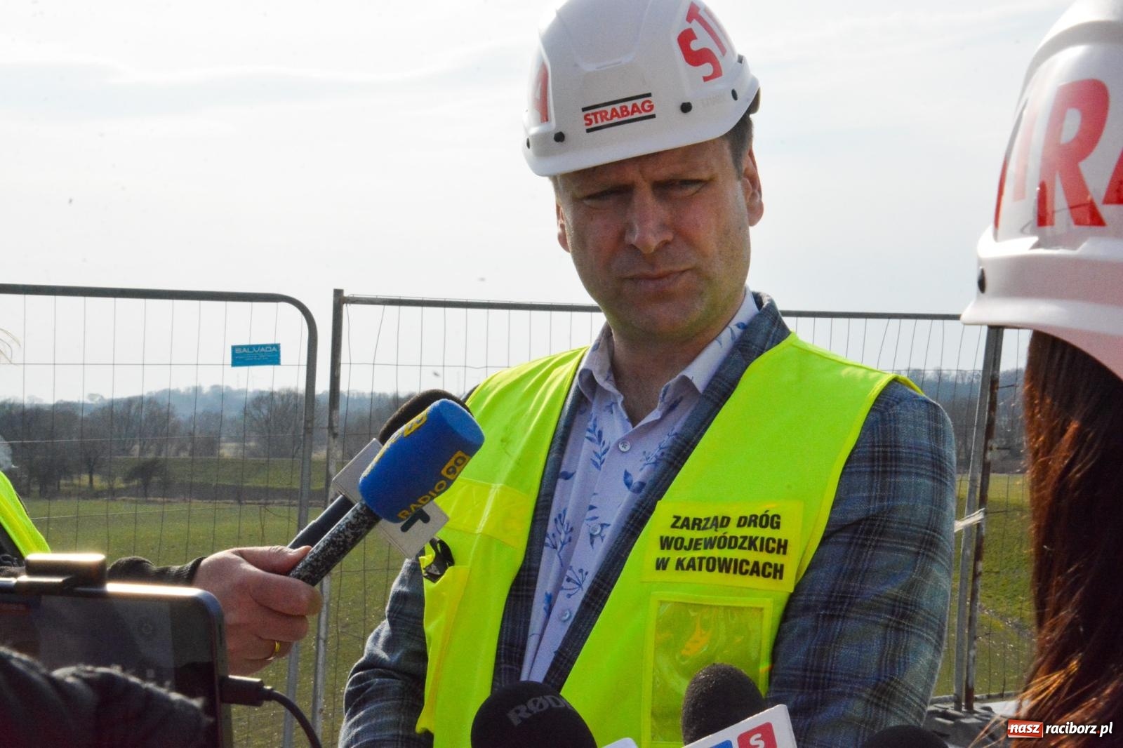 Zdjęcie w galerii na portalu naszraciborz.pl: Most, który udźwignie kolumnę Abramsów: Finał nasuwania segmentów na moście Grzegorzowice-Ciechowice [FOTO i WIDEO] wiadomości z regionu