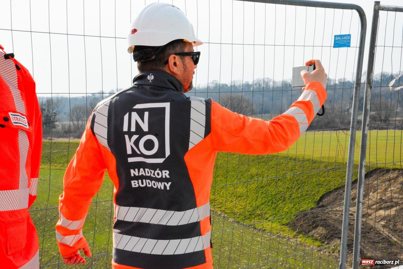 Zdjęcie w galerii na portalu naszraciborz.pl: Most, który udźwignie kolumnę Abramsów: Finał nasuwania segmentów na moście Grzegorzowice-Ciechowice [FOTO i WIDEO] wiadomości z regionu