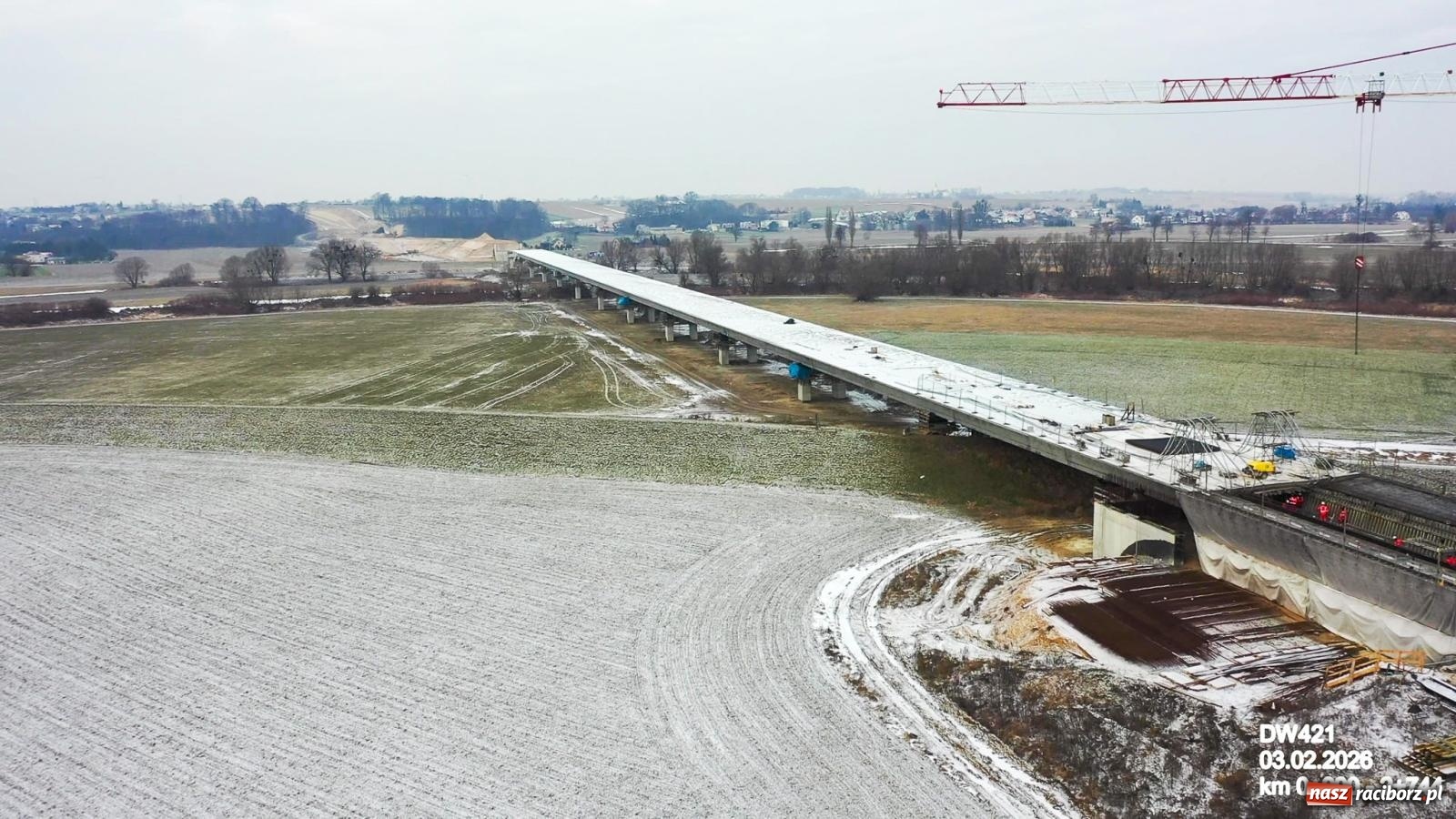 Zdjęcie w galerii na portalu naszraciborz.pl: Most, który udźwignie kolumnę Abramsów: Finał nasuwania segmentów na moście Grzegorzowice-Ciechowice [FOTO i WIDEO] wiadomości z regionu