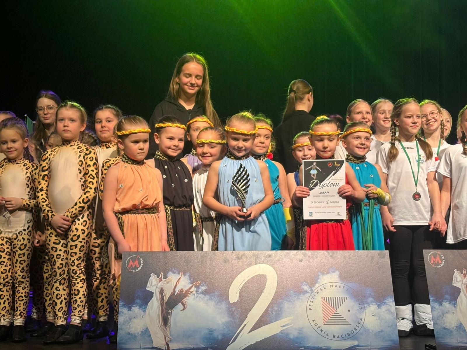 Zdjęcie w galerii na portalu naszraciborz.pl: Stuprocentowa skuteczność mażoretek ZARA wiadomości z regionu