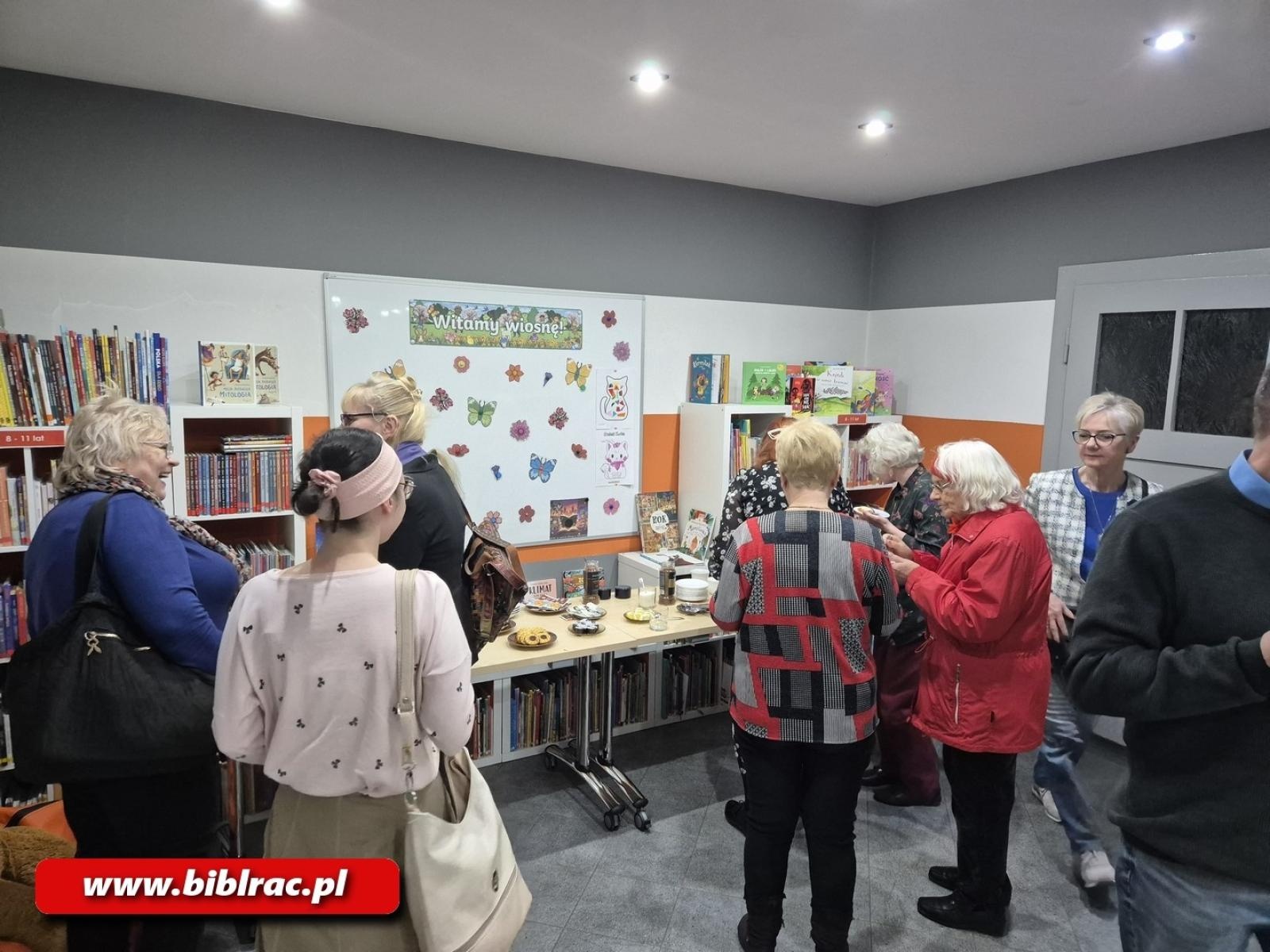Zdjęcie w galerii na portalu naszraciborz.pl: Klub Przyjaciół Biblioteki świętował Dzień Kobiet wiadomości z regionu