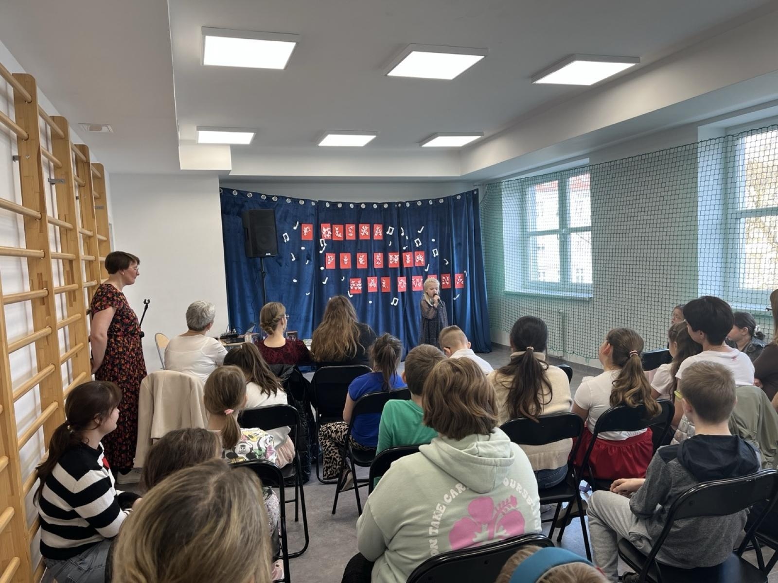 Zdjęcie w galerii na portalu naszraciborz.pl: Powiatowy Konkurs Piosenki Dziecięcej … jak skowronek w Słonecznej Krainie wiadomości z regionu