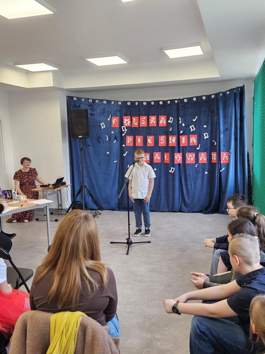 Zdjęcie w galerii na portalu naszraciborz.pl: Powiatowy Konkurs Piosenki Dziecięcej … jak skowronek w Słonecznej Krainie wiadomości z regionu