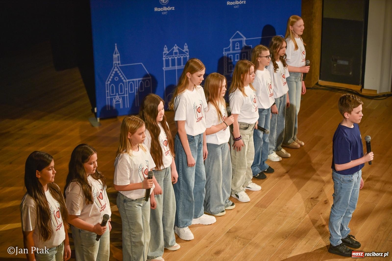 Zdjęcie w galerii na portalu naszraciborz.pl: Raciborska gala prymusów. Wręczenie stypendiów dla najlepszych uczniów wiadomości z regionu