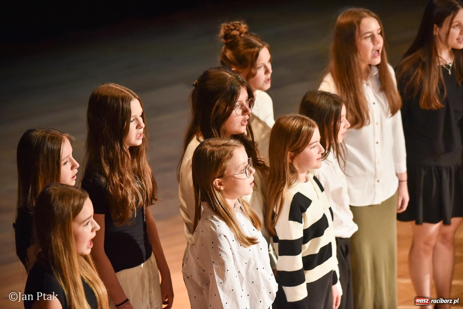 Zdjęcie w galerii na portalu naszraciborz.pl: Raciborska gala prymusów. Wręczenie stypendiów dla najlepszych uczniów wiadomości z regionu