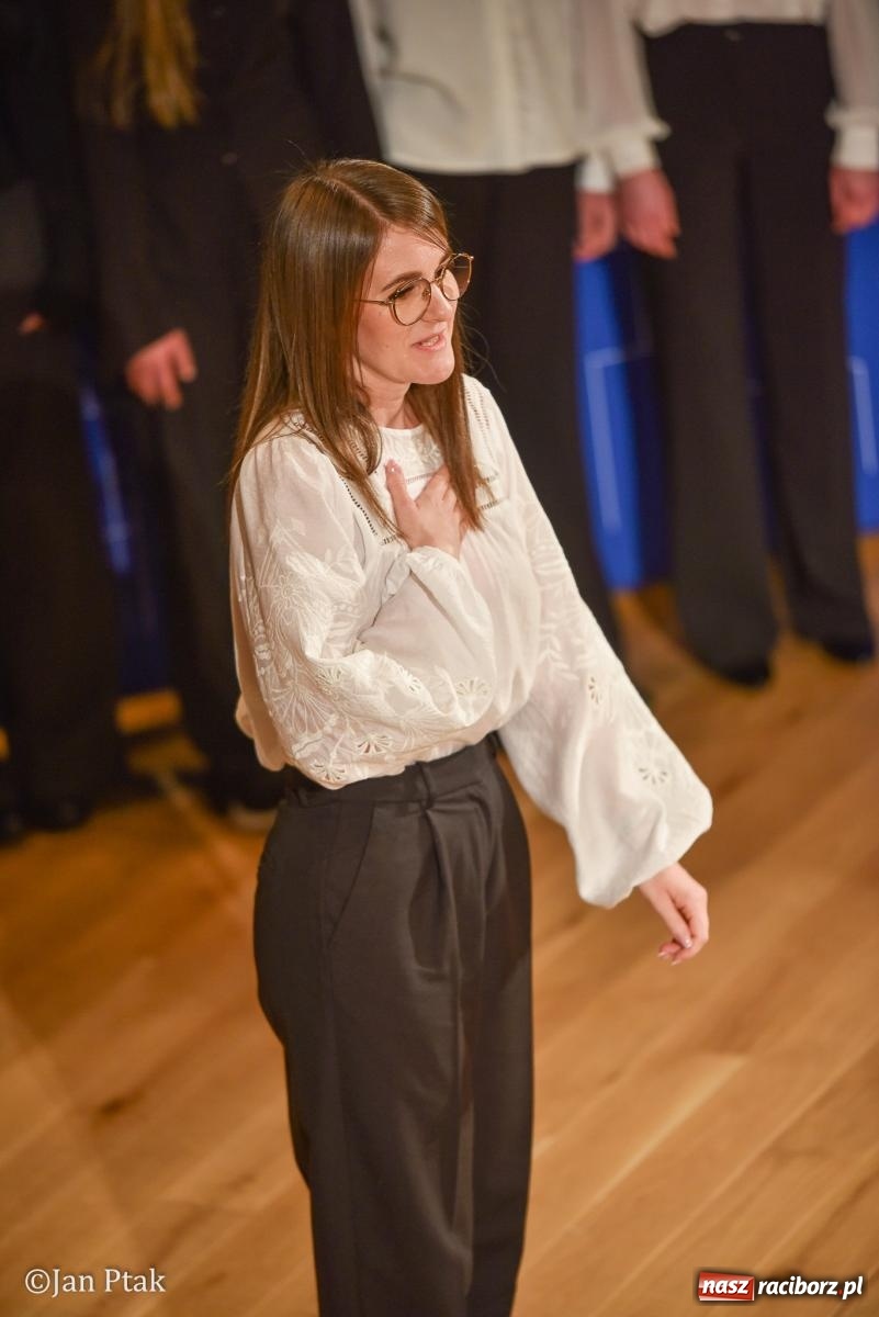 Zdjęcie w galerii na portalu naszraciborz.pl: Raciborska gala prymusów. Wręczenie stypendiów dla najlepszych uczniów wiadomości z regionu