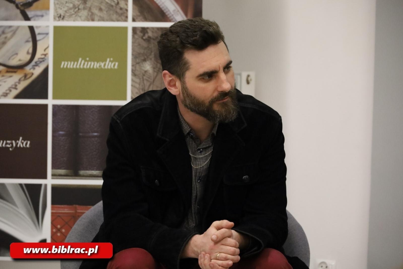 Zdjęcie w galerii na portalu naszraciborz.pl: Kryminał po śląsku - Marcin Szewczyk gościem raciborskiej biblioteki wiadomości z regionu