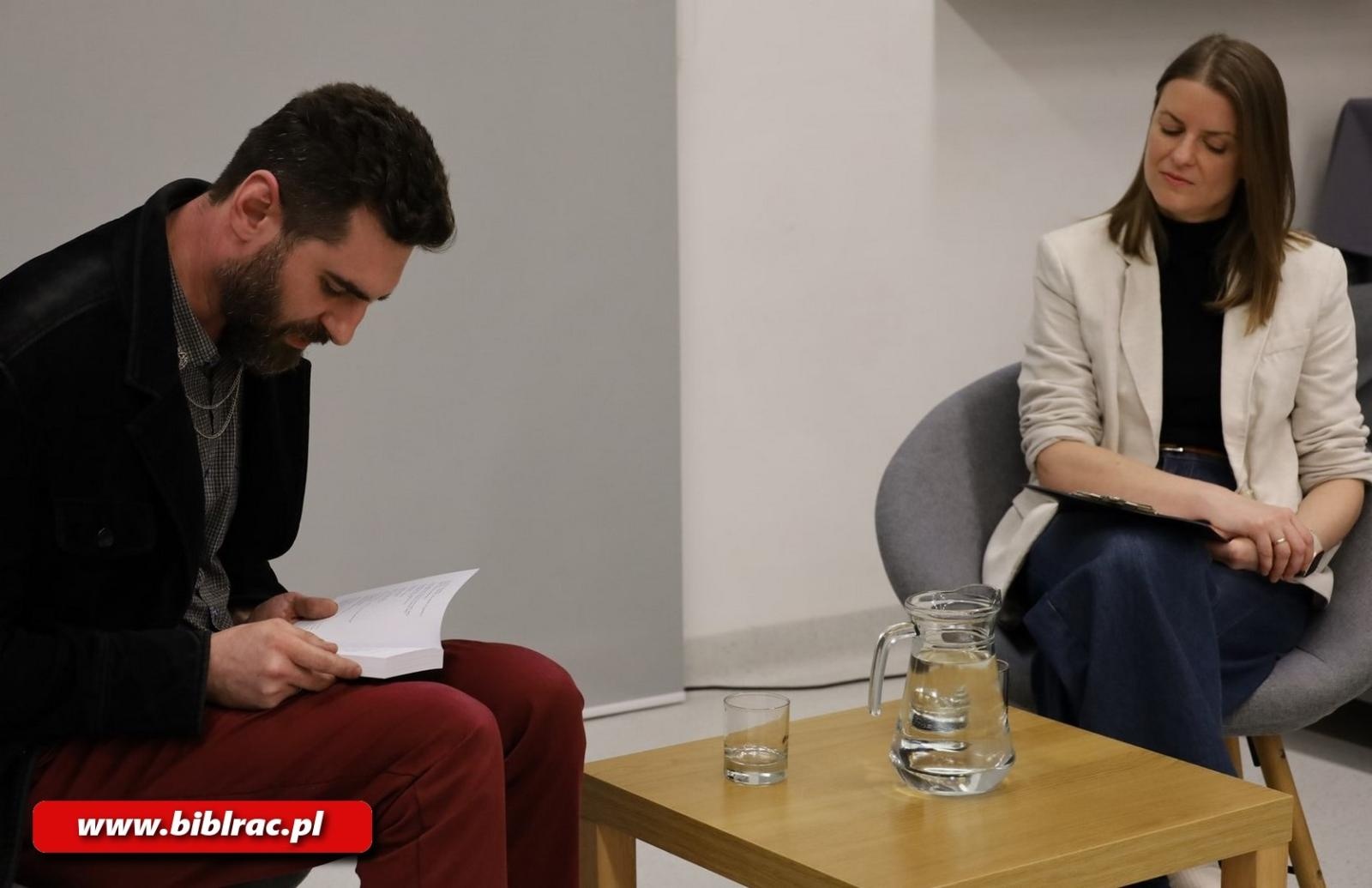 Zdjęcie w galerii na portalu naszraciborz.pl: Kryminał po śląsku - Marcin Szewczyk gościem raciborskiej biblioteki wiadomości z regionu