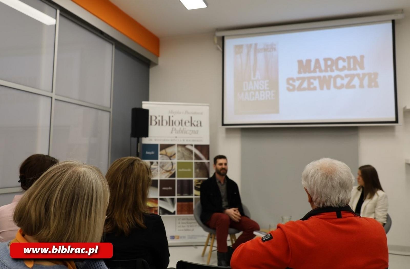 Zdjęcie w galerii na portalu naszraciborz.pl: Kryminał po śląsku - Marcin Szewczyk gościem raciborskiej biblioteki wiadomości z regionu