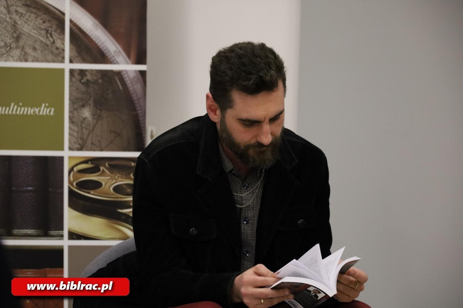 Zdjęcie w galerii na portalu naszraciborz.pl: Kryminał po śląsku - Marcin Szewczyk gościem raciborskiej biblioteki wiadomości z regionu