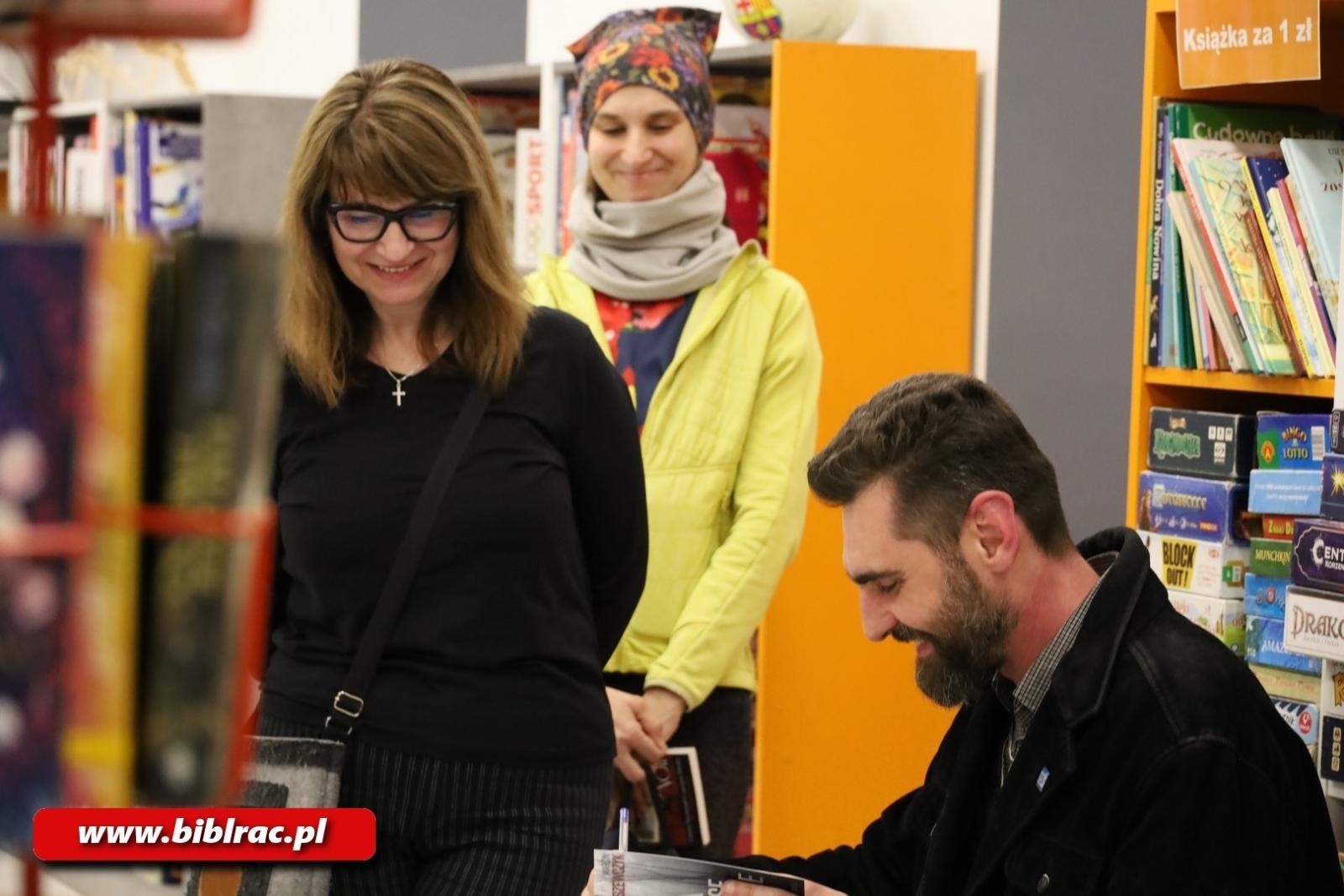 Zdjęcie w galerii na portalu naszraciborz.pl: Kryminał po śląsku - Marcin Szewczyk gościem raciborskiej biblioteki wiadomości z regionu