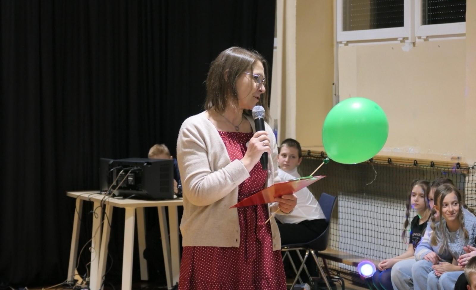 Zdjęcie w galerii na portalu naszraciborz.pl: Ale kosmos! – szkoła zamieniła się w galaktykę atrakcji podczas Dnia Otwartego w SP4 wiadomości z regionu