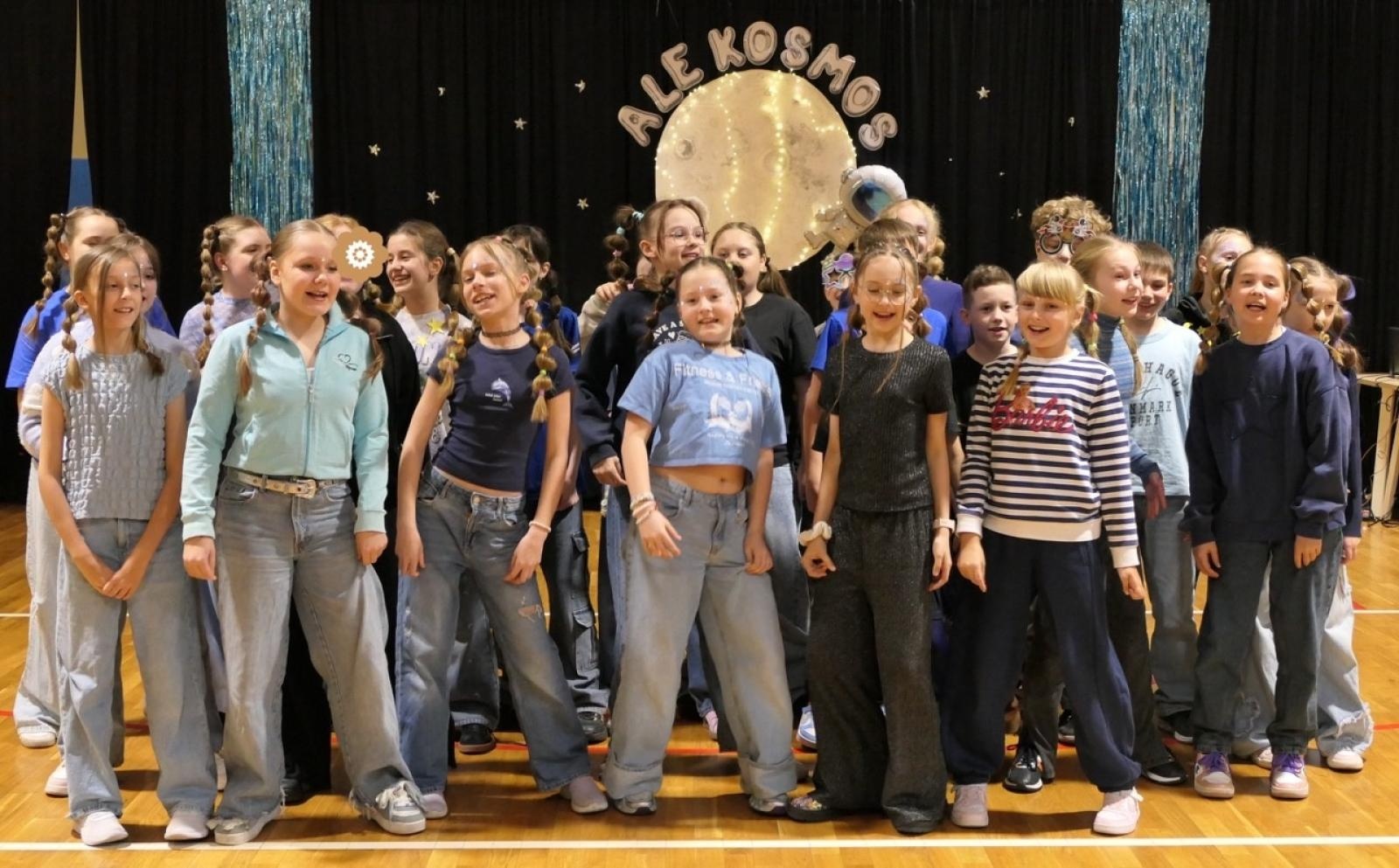 Zdjęcie w galerii na portalu naszraciborz.pl: Ale kosmos! – szkoła zamieniła się w galaktykę atrakcji podczas Dnia Otwartego w SP4 wiadomości z regionu