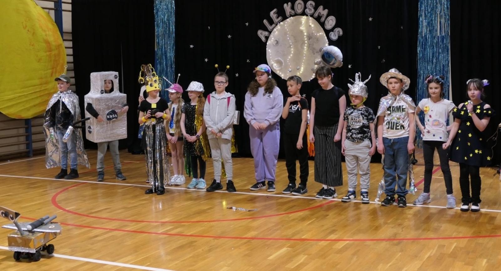 Zdjęcie w galerii na portalu naszraciborz.pl: Ale kosmos! – szkoła zamieniła się w galaktykę atrakcji podczas Dnia Otwartego w SP4 wiadomości z regionu