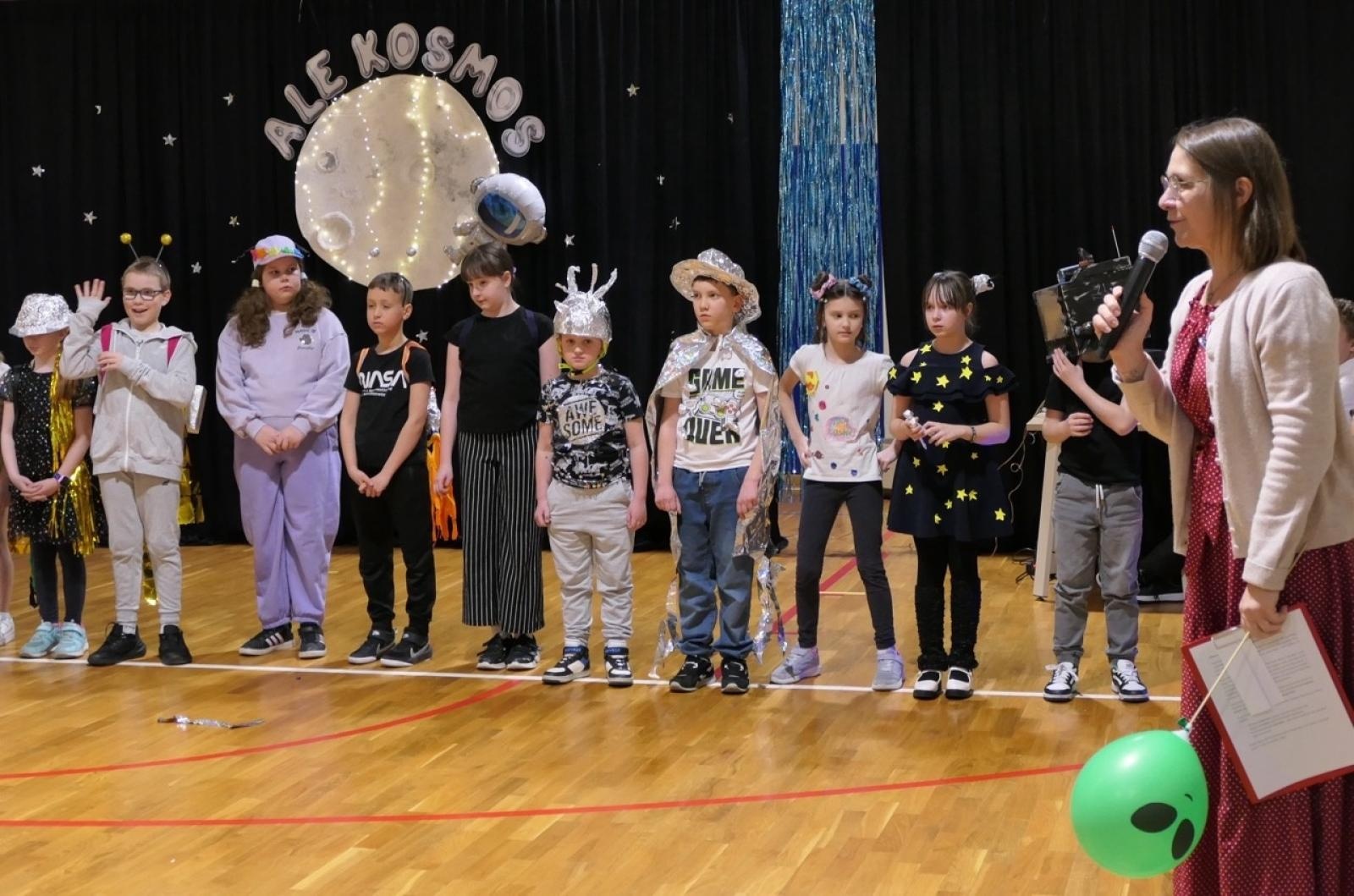 Zdjęcie w galerii na portalu naszraciborz.pl: Ale kosmos! – szkoła zamieniła się w galaktykę atrakcji podczas Dnia Otwartego w SP4 wiadomości z regionu