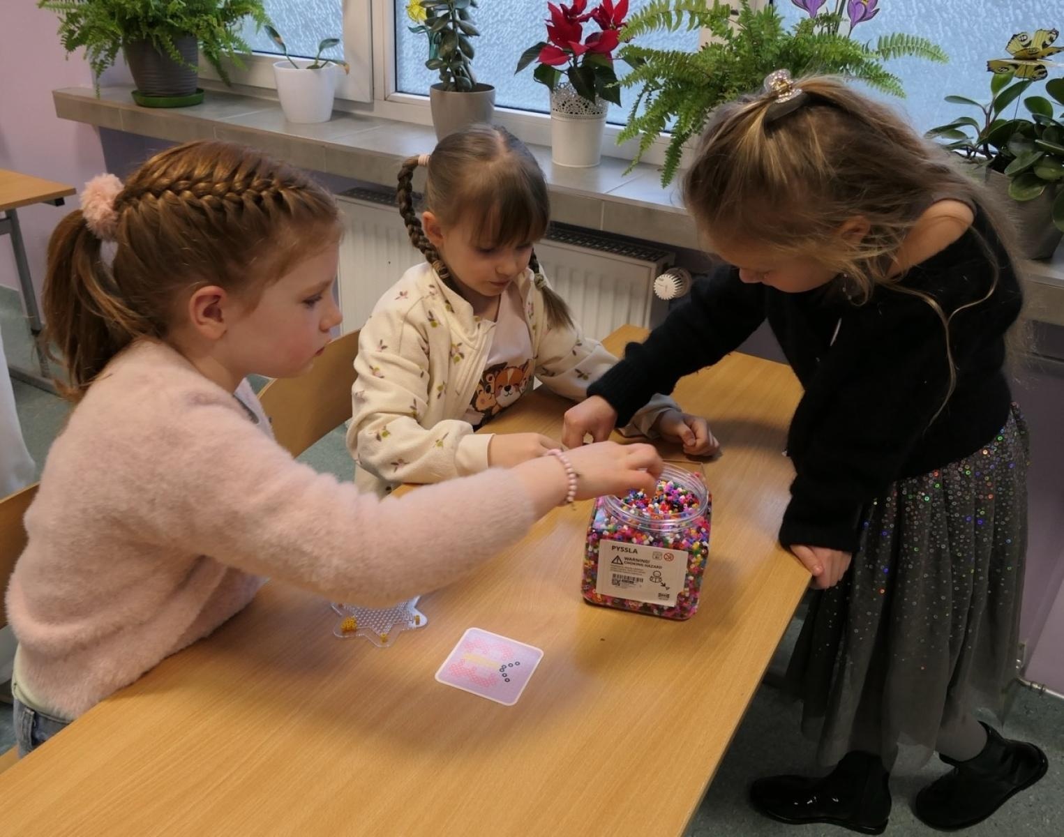 Zdjęcie w galerii na portalu naszraciborz.pl: Ale kosmos! – szkoła zamieniła się w galaktykę atrakcji podczas Dnia Otwartego w SP4 wiadomości z regionu