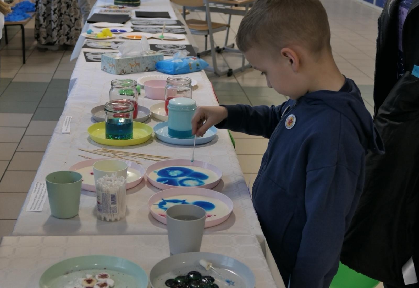 Zdjęcie w galerii na portalu naszraciborz.pl: Ale kosmos! – szkoła zamieniła się w galaktykę atrakcji podczas Dnia Otwartego w SP4 wiadomości z regionu