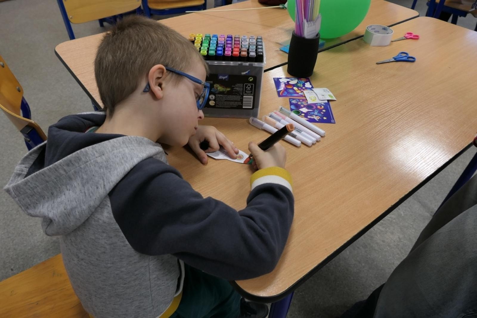 Zdjęcie w galerii na portalu naszraciborz.pl: Ale kosmos! – szkoła zamieniła się w galaktykę atrakcji podczas Dnia Otwartego w SP4 wiadomości z regionu