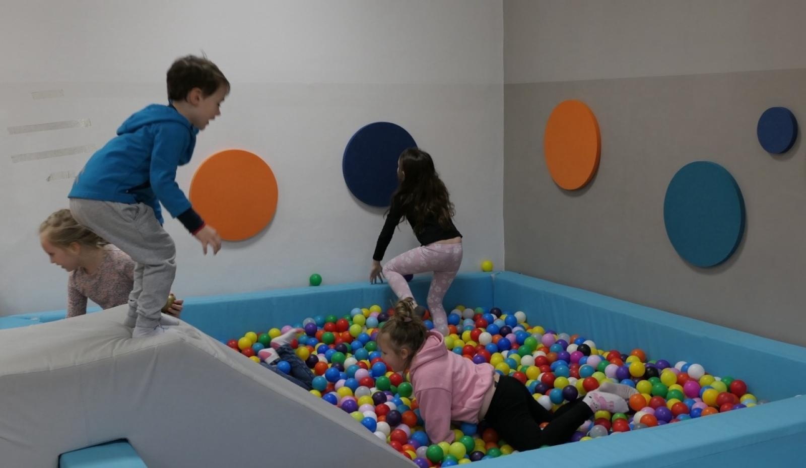 Zdjęcie w galerii na portalu naszraciborz.pl: Ale kosmos! – szkoła zamieniła się w galaktykę atrakcji podczas Dnia Otwartego w SP4 wiadomości z regionu