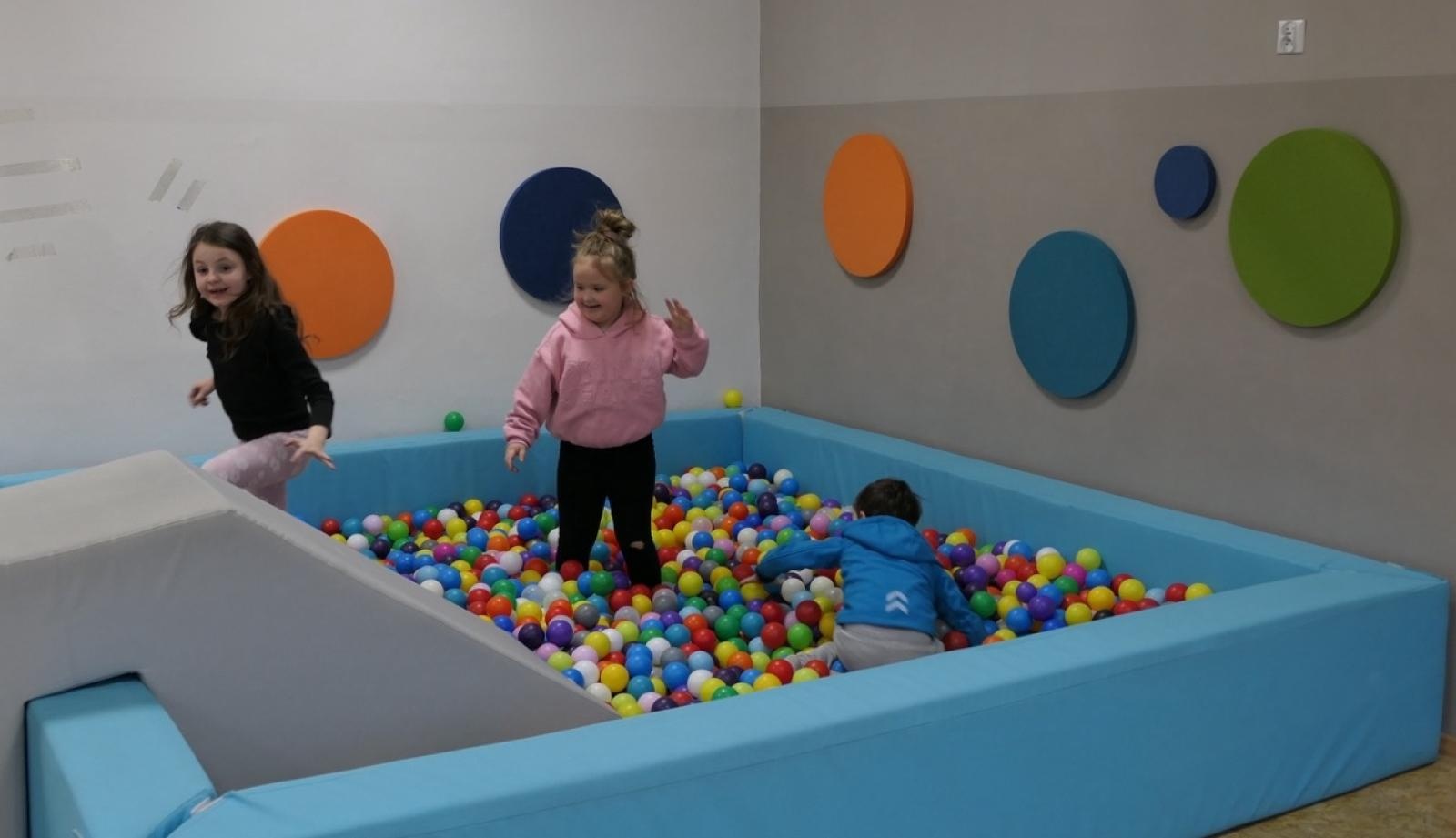 Zdjęcie w galerii na portalu naszraciborz.pl: Ale kosmos! – szkoła zamieniła się w galaktykę atrakcji podczas Dnia Otwartego w SP4 wiadomości z regionu