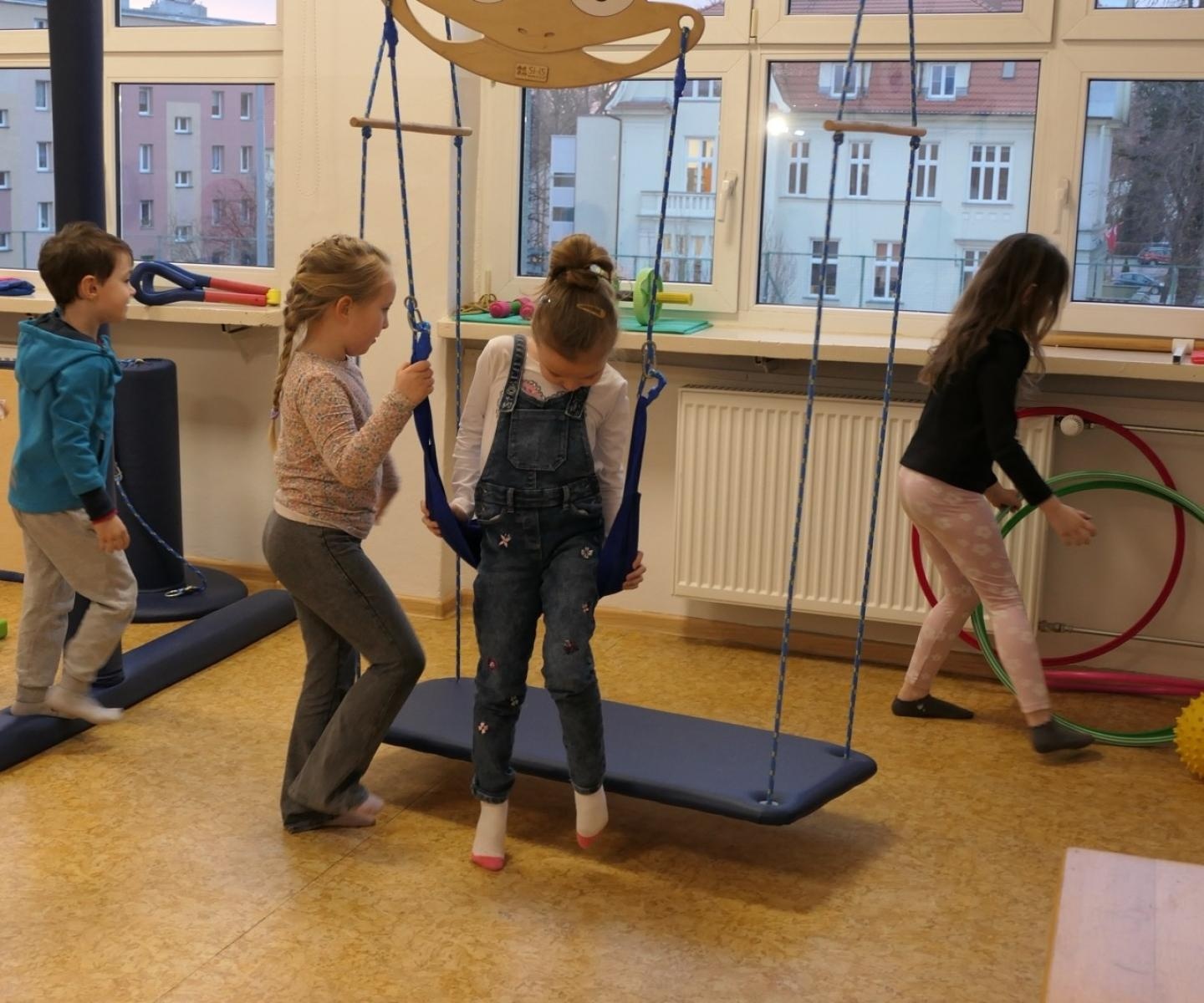 Zdjęcie w galerii na portalu naszraciborz.pl: Ale kosmos! – szkoła zamieniła się w galaktykę atrakcji podczas Dnia Otwartego w SP4 wiadomości z regionu