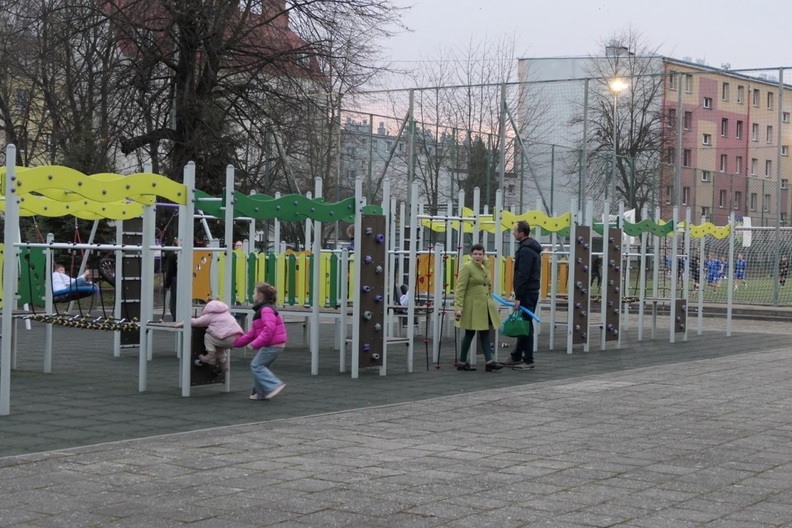 Zdjęcie w galerii na portalu naszraciborz.pl: Ale kosmos! – szkoła zamieniła się w galaktykę atrakcji podczas Dnia Otwartego w SP4 wiadomości z regionu