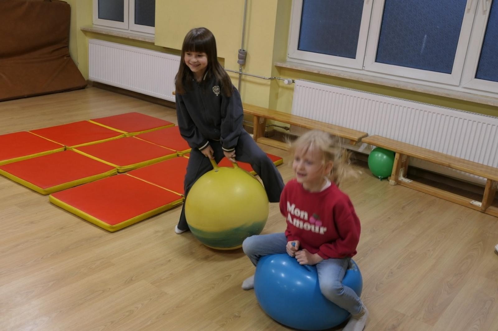 Zdjęcie w galerii na portalu naszraciborz.pl: Ale kosmos! – szkoła zamieniła się w galaktykę atrakcji podczas Dnia Otwartego w SP4 wiadomości z regionu