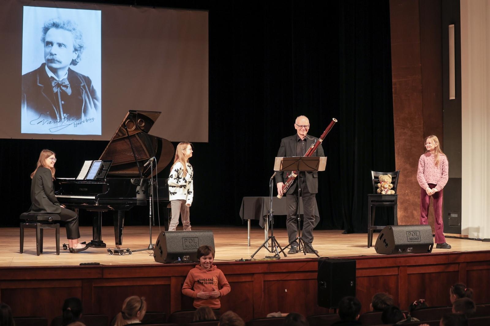 Zdjęcie w galerii na portalu naszraciborz.pl: FAGOT niezwykłym bohaterem koncertów umuzykalniających wiadomości z regionu