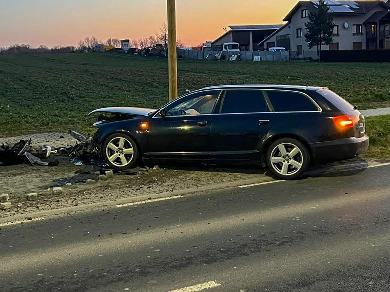Zdjęcie w galerii na portalu naszraciborz.pl: DW 935 Racibórz-Rybnik: Zjechał z drogi i uderzył w słup. Kierowca bez uprawnień odpowie przed sądem wiadomości z regionu