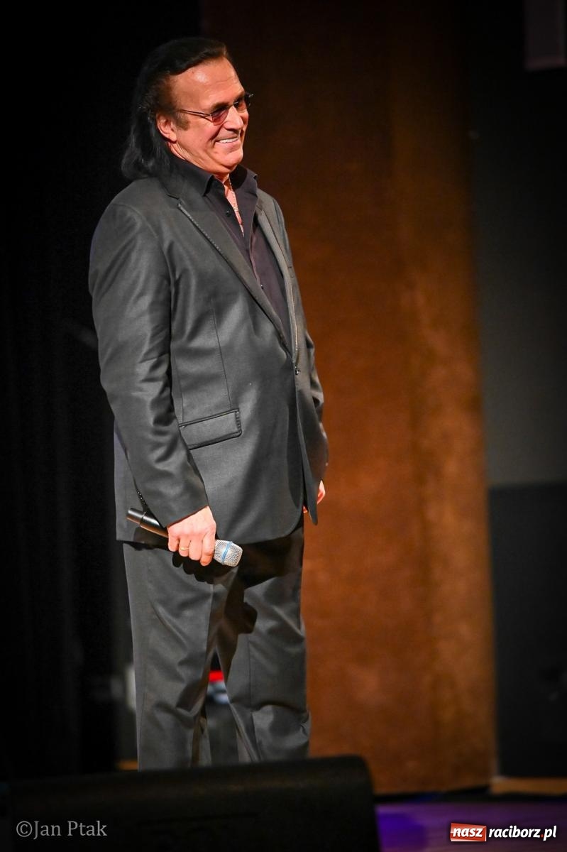 Zdjęcie w galerii na portalu naszraciborz.pl: Koncert Marka Torzewskiego w Raciborskim Centrum Kultury – wieczór pełen emocji i wspólnej zabawy wiadomości z regionu