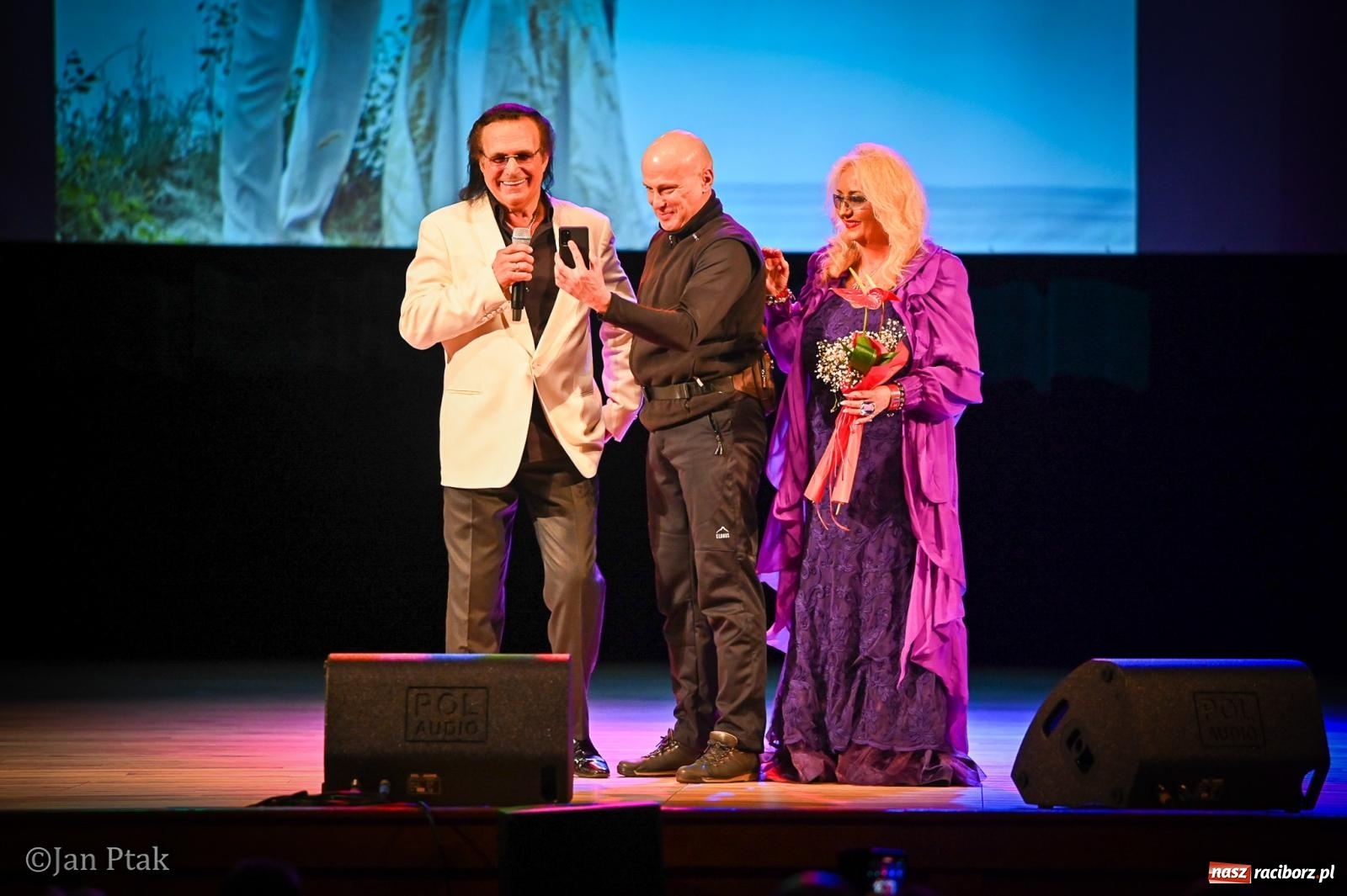 Zdjęcie w galerii na portalu naszraciborz.pl: Koncert Marka Torzewskiego w Raciborskim Centrum Kultury – wieczór pełen emocji i wspólnej zabawy wiadomości z regionu