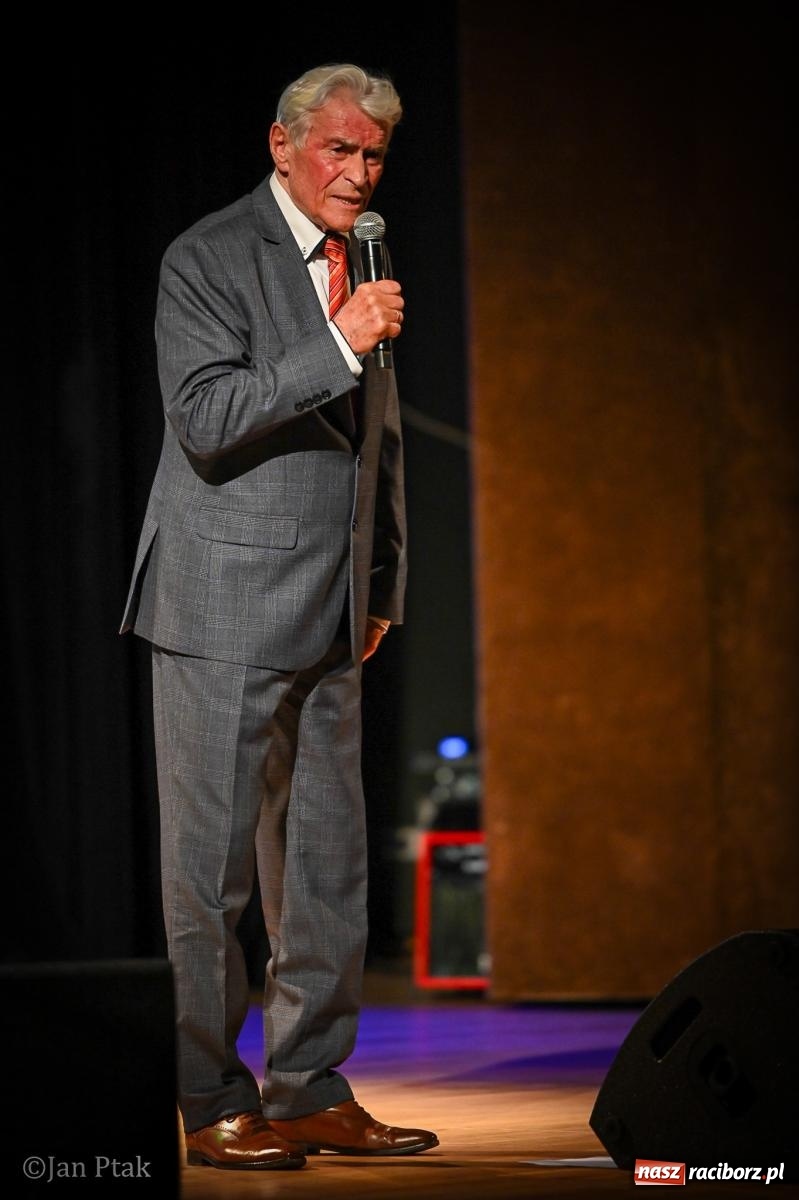 Zdjęcie w galerii na portalu naszraciborz.pl: Koncert Marka Torzewskiego w Raciborskim Centrum Kultury – wieczór pełen emocji i wspólnej zabawy wiadomości z regionu