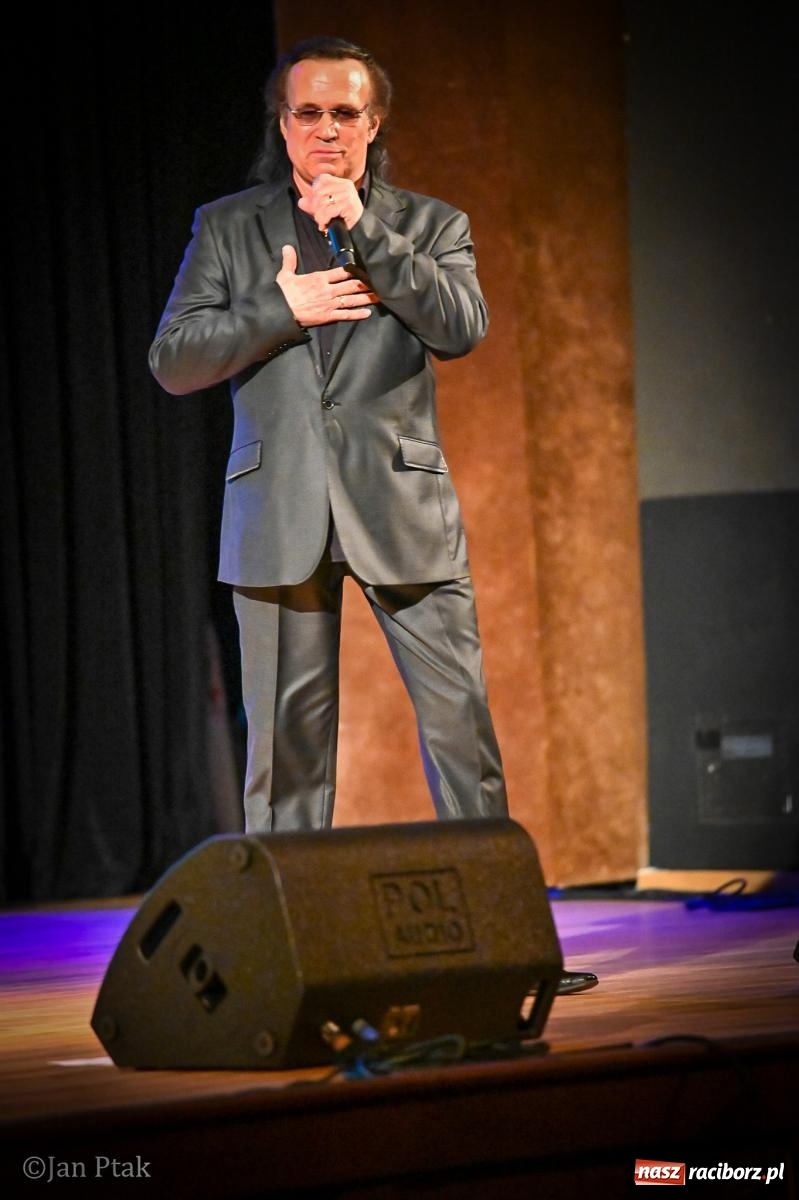 Zdjęcie w galerii na portalu naszraciborz.pl: Koncert Marka Torzewskiego w Raciborskim Centrum Kultury – wieczór pełen emocji i wspólnej zabawy wiadomości z regionu