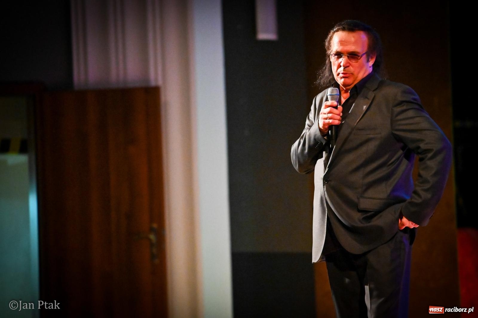 Zdjęcie w galerii na portalu naszraciborz.pl: Koncert Marka Torzewskiego w Raciborskim Centrum Kultury – wieczór pełen emocji i wspólnej zabawy wiadomości z regionu