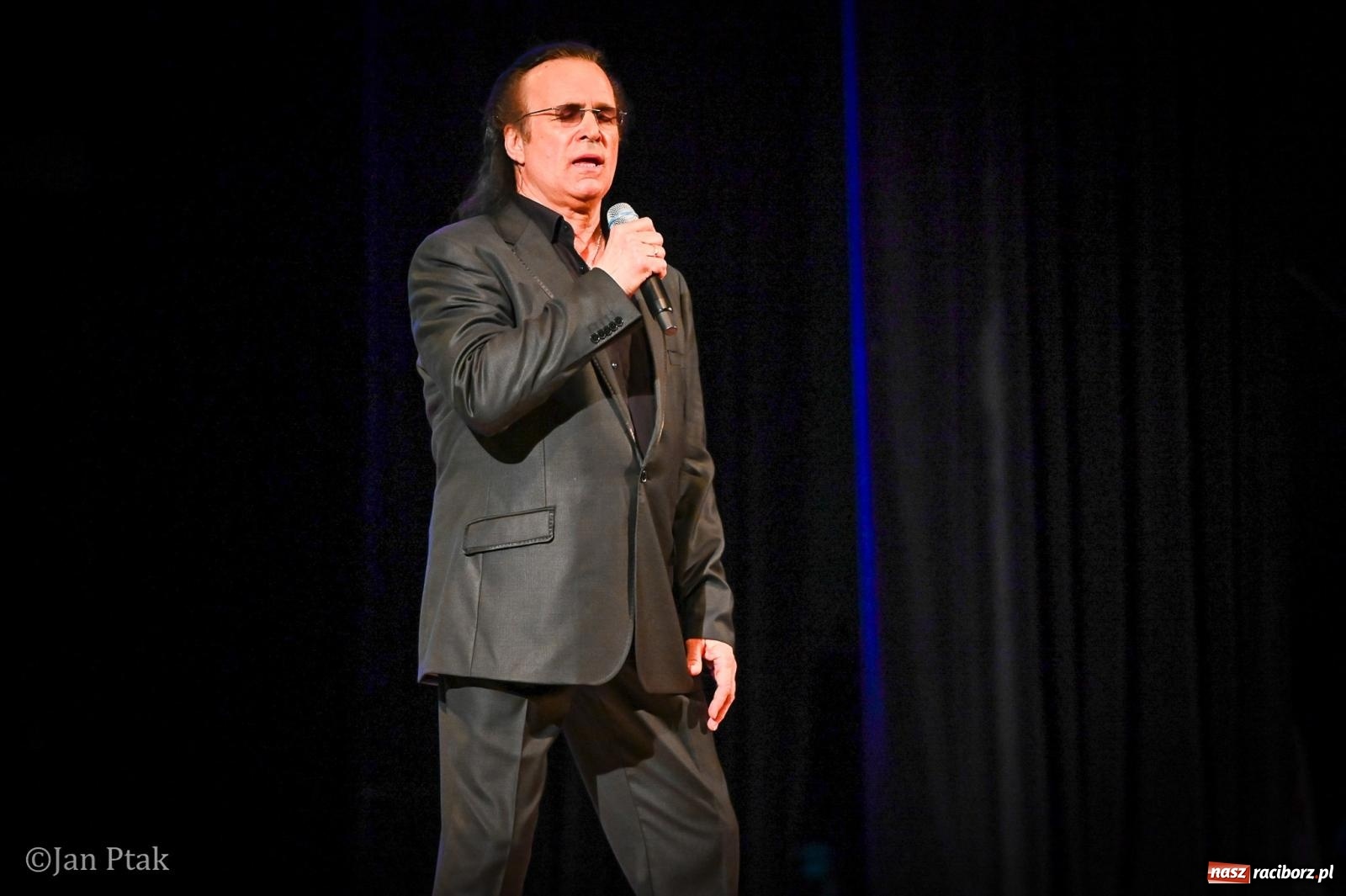 Zdjęcie w galerii na portalu naszraciborz.pl: Koncert Marka Torzewskiego w Raciborskim Centrum Kultury – wieczór pełen emocji i wspólnej zabawy wiadomości z regionu