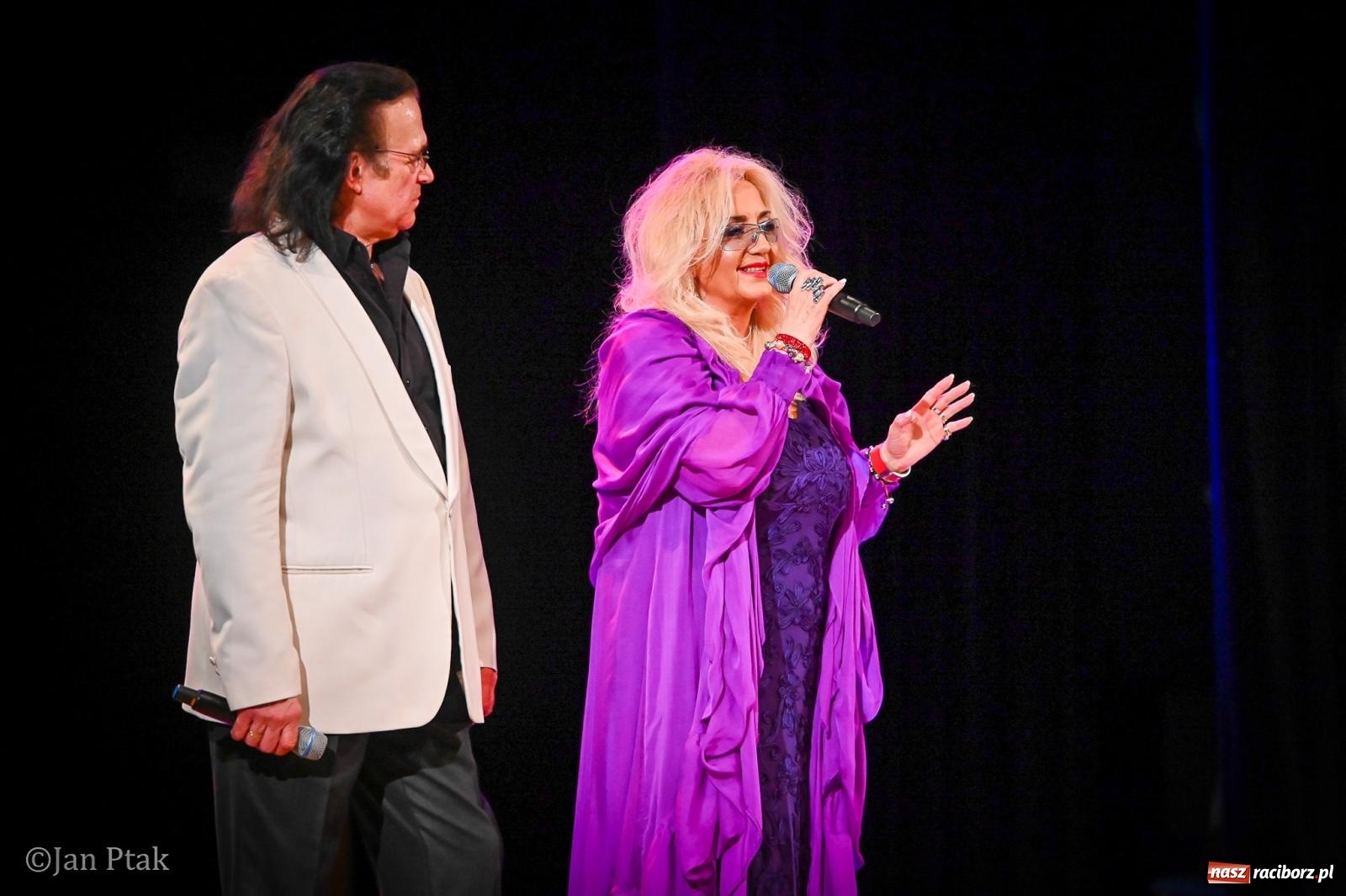 Zdjęcie w galerii na portalu naszraciborz.pl: Koncert Marka Torzewskiego w Raciborskim Centrum Kultury – wieczór pełen emocji i wspólnej zabawy wiadomości z regionu