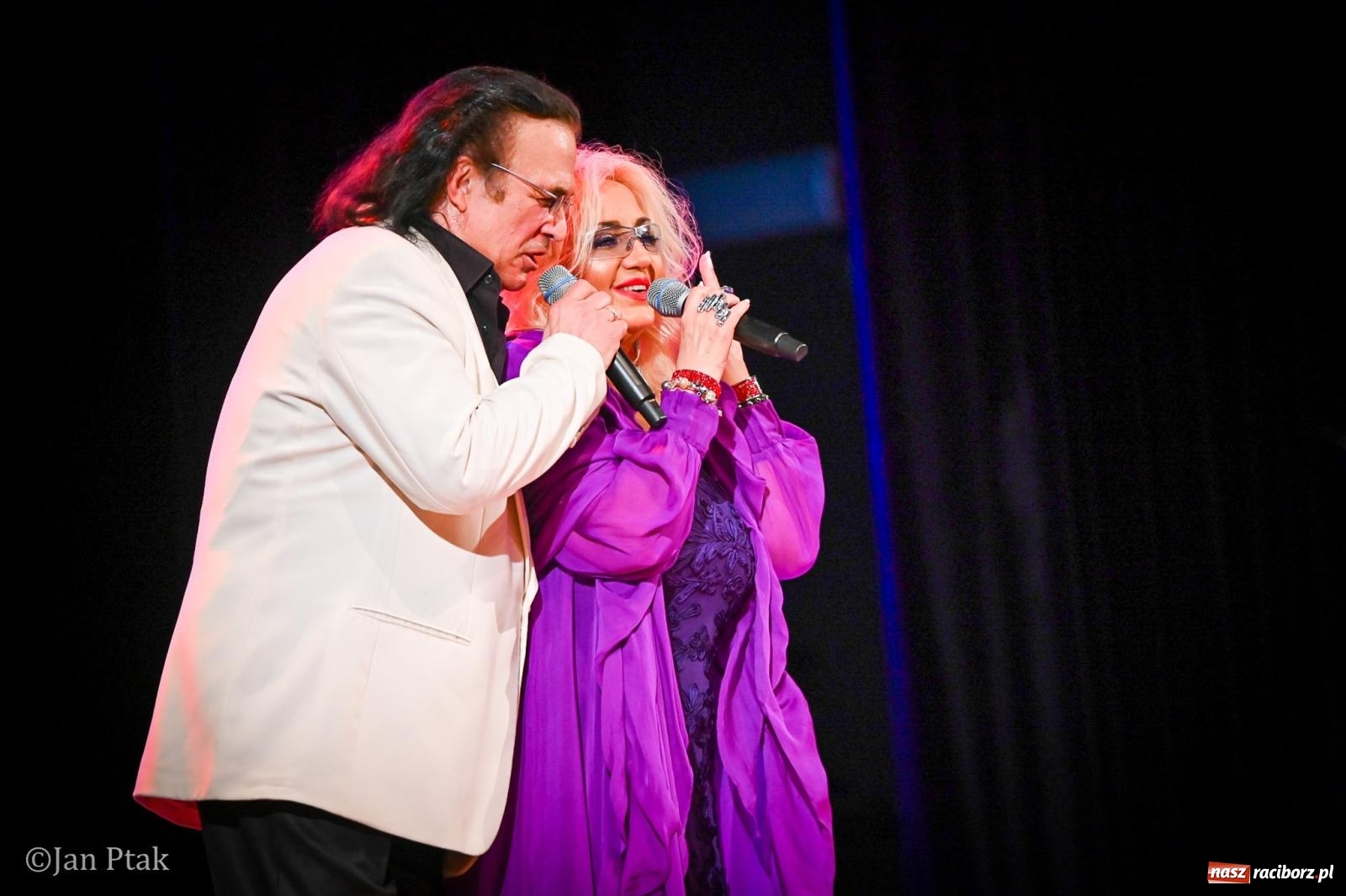 Zdjęcie w galerii na portalu naszraciborz.pl: Koncert Marka Torzewskiego w Raciborskim Centrum Kultury – wieczór pełen emocji i wspólnej zabawy wiadomości z regionu