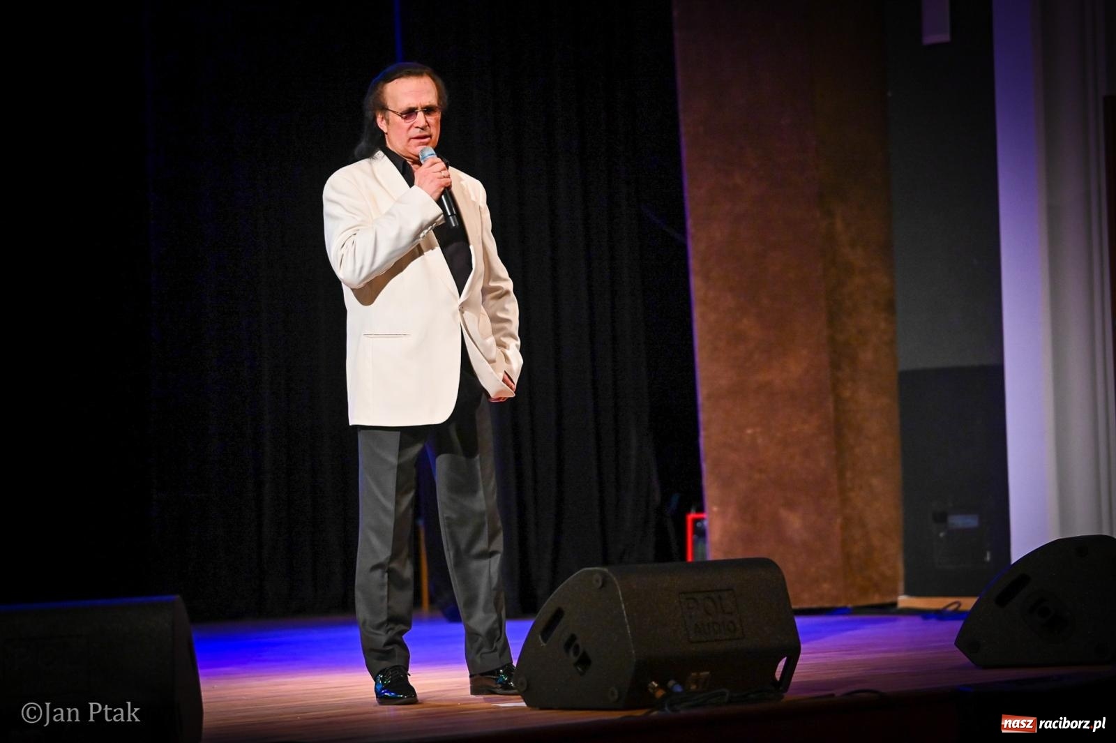 Zdjęcie w galerii na portalu naszraciborz.pl: Koncert Marka Torzewskiego w Raciborskim Centrum Kultury – wieczór pełen emocji i wspólnej zabawy wiadomości z regionu